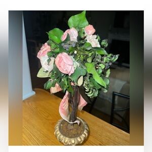 Floral topiary decor with gold "flower pot" pete moss